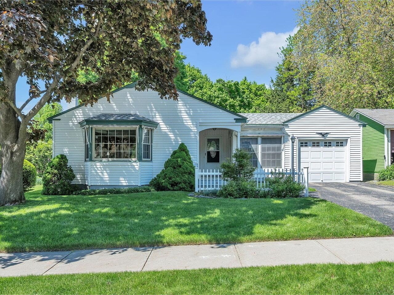 154 Birchcliff Parkway