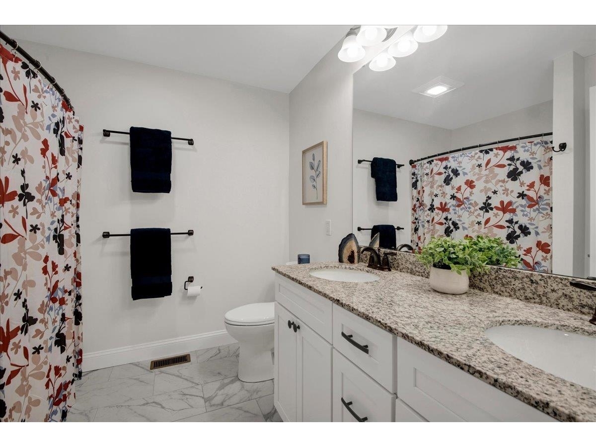 2nd Floor Full Bathroom in Hallway