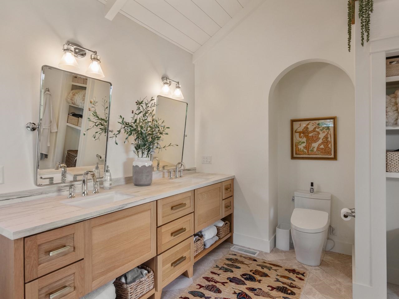 Dual vanities