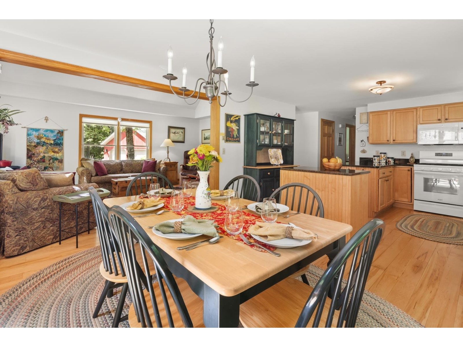 Dining to Kitchen