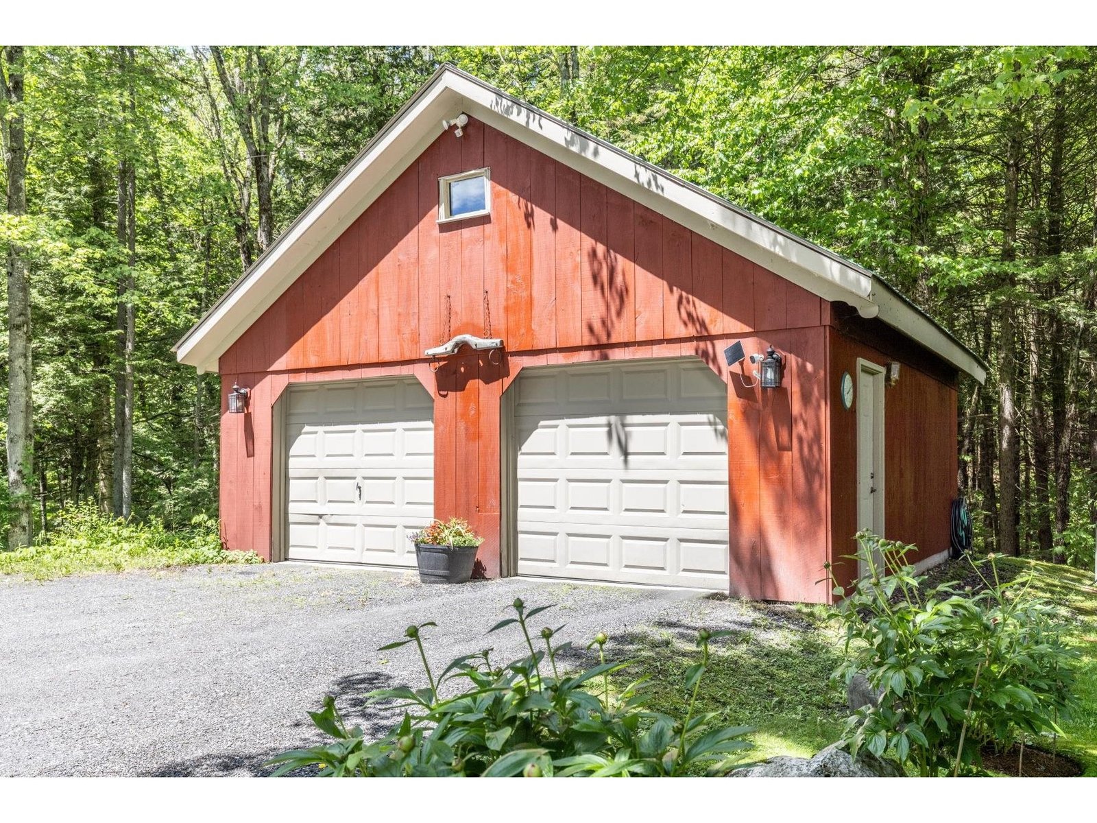 Overzized 2 car garage with storage space