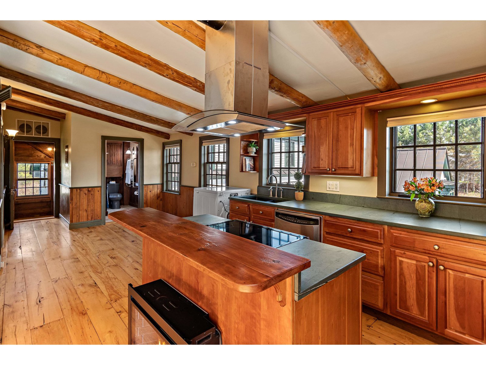 One Bedroom, One Bathroom ADU Above Garage