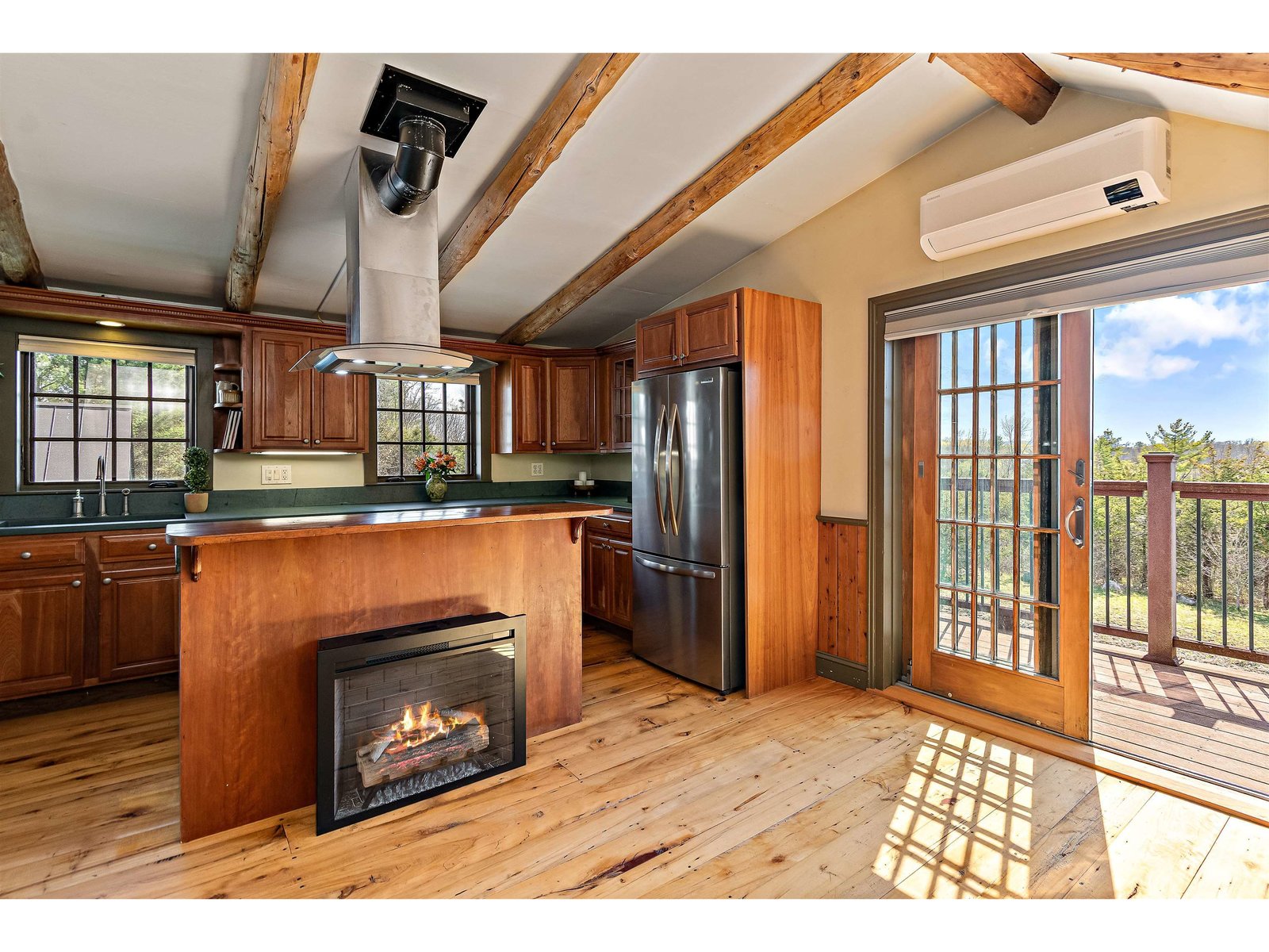 One Bedroom, One Bathroom ADU Above Garage