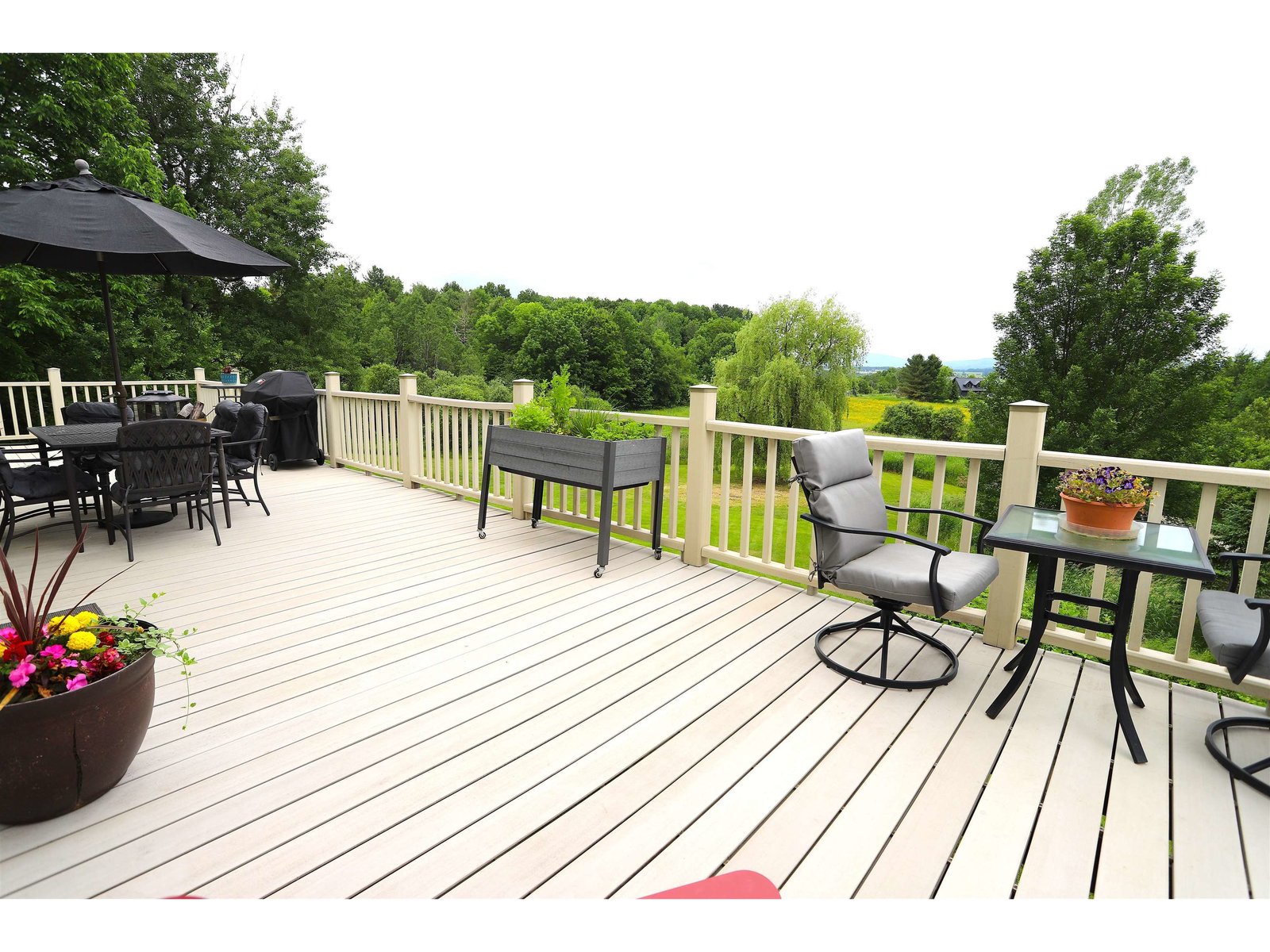Spacious Deck