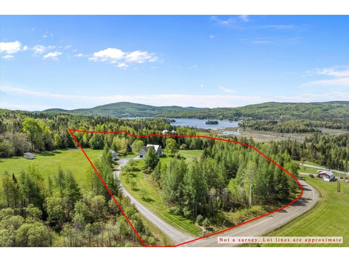 Level acreage, private setting