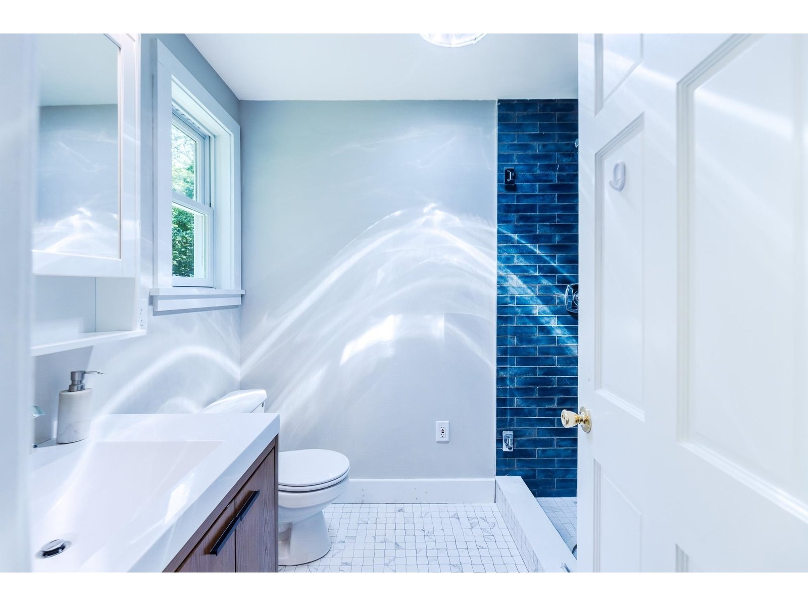 Primary Bedroom's Private Bathroom