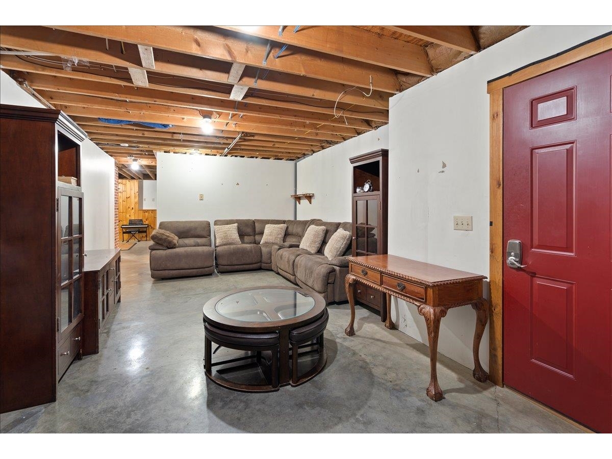 1585 Country Club Road