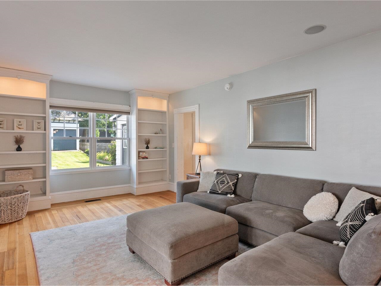 Living rm w/ built-in storage
