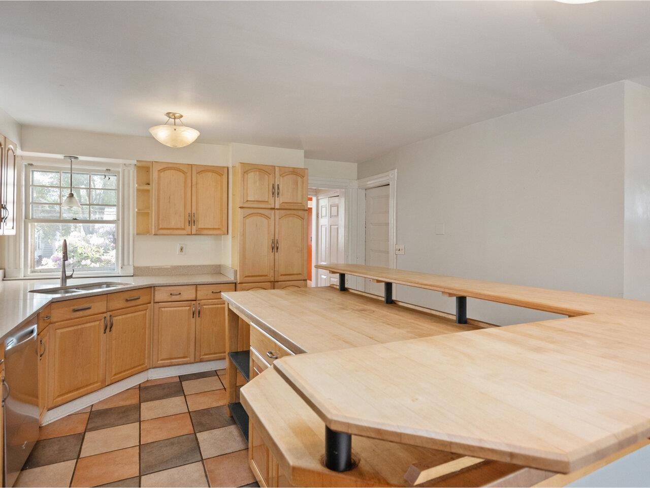 So much counter space!