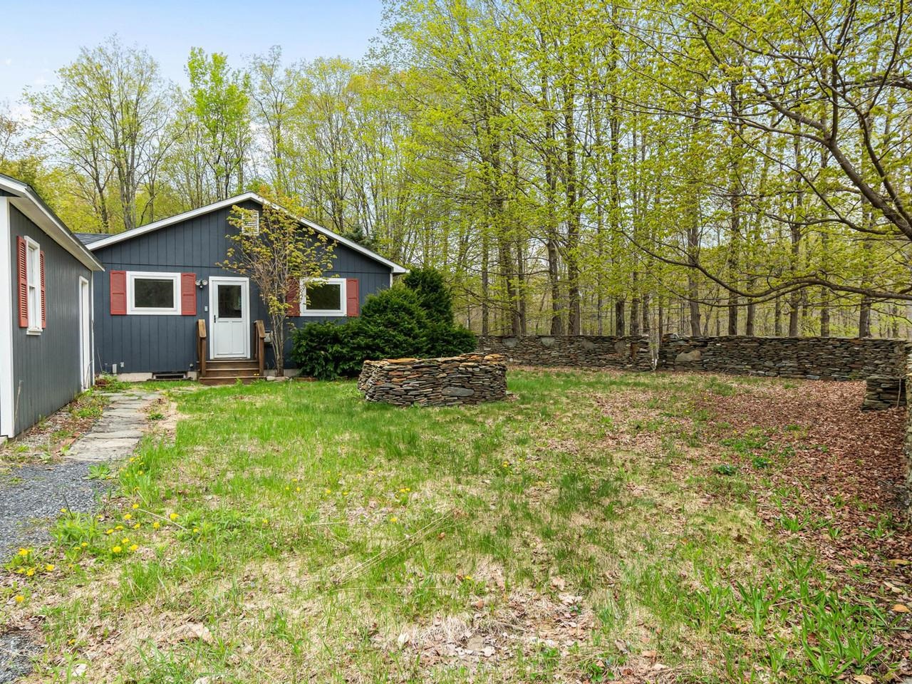 1593 North Road