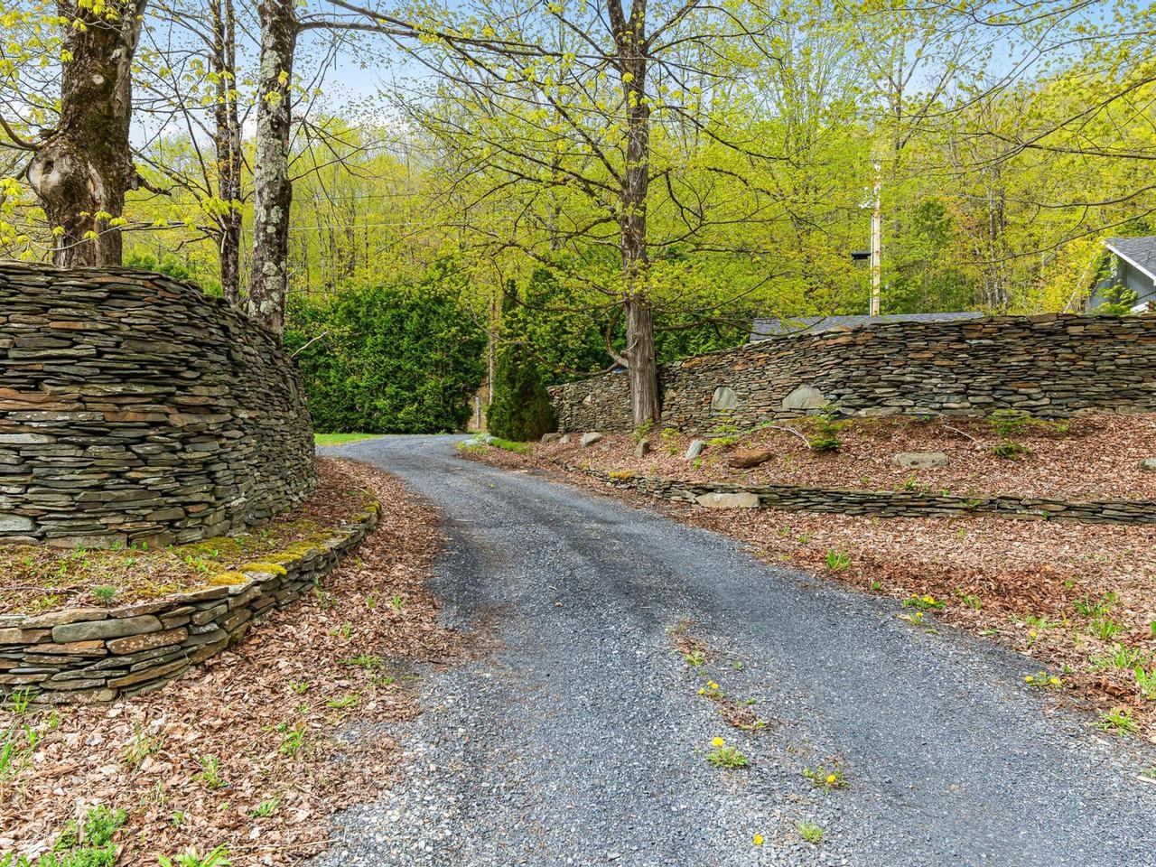 1593 North Road