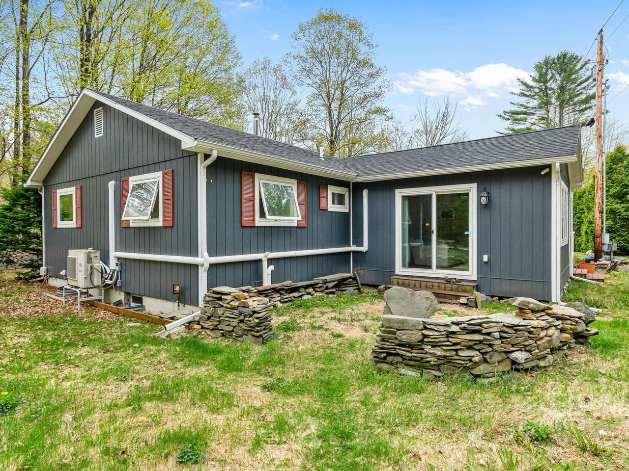 1593 North Road