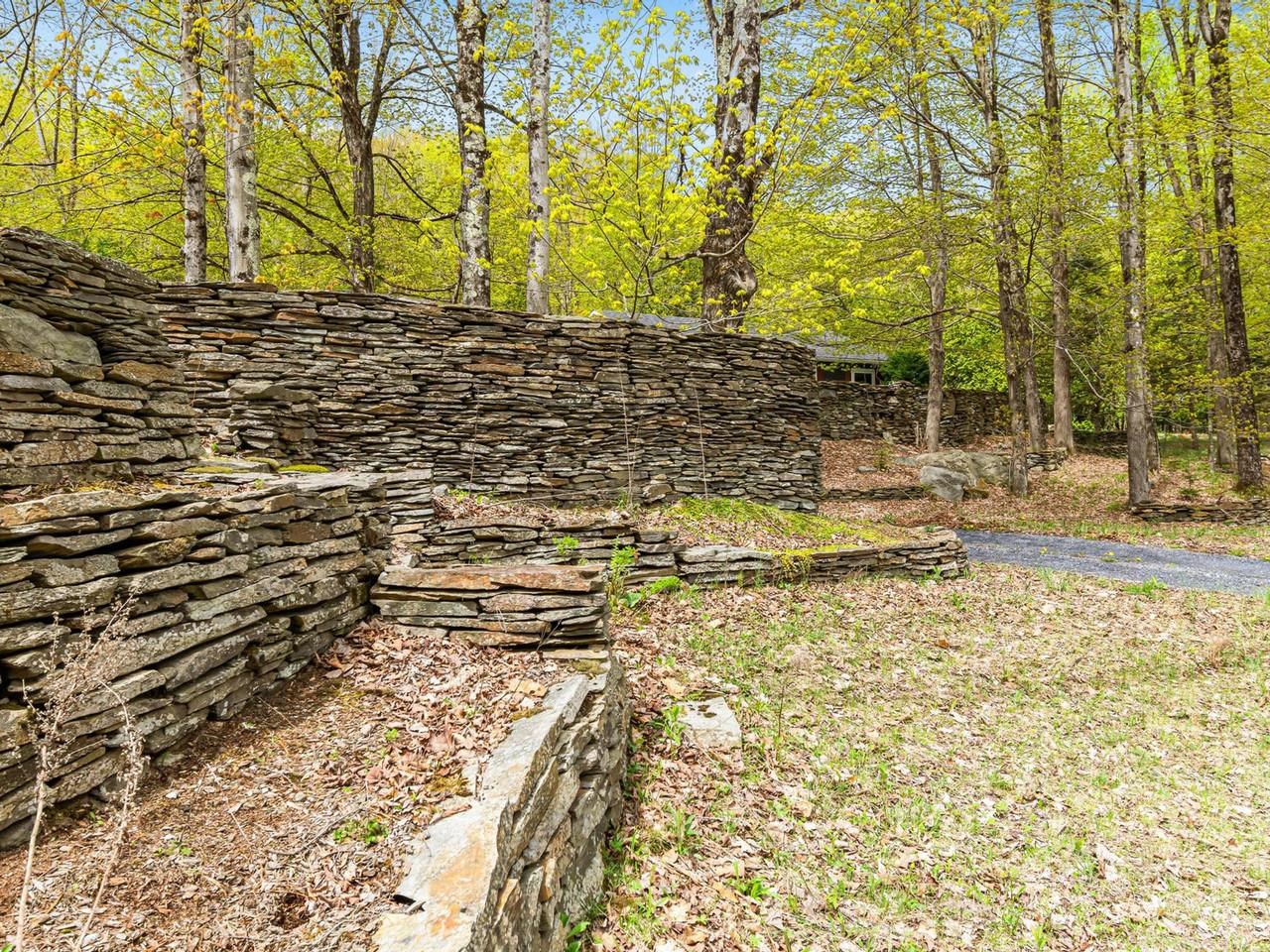 1593 North Road
