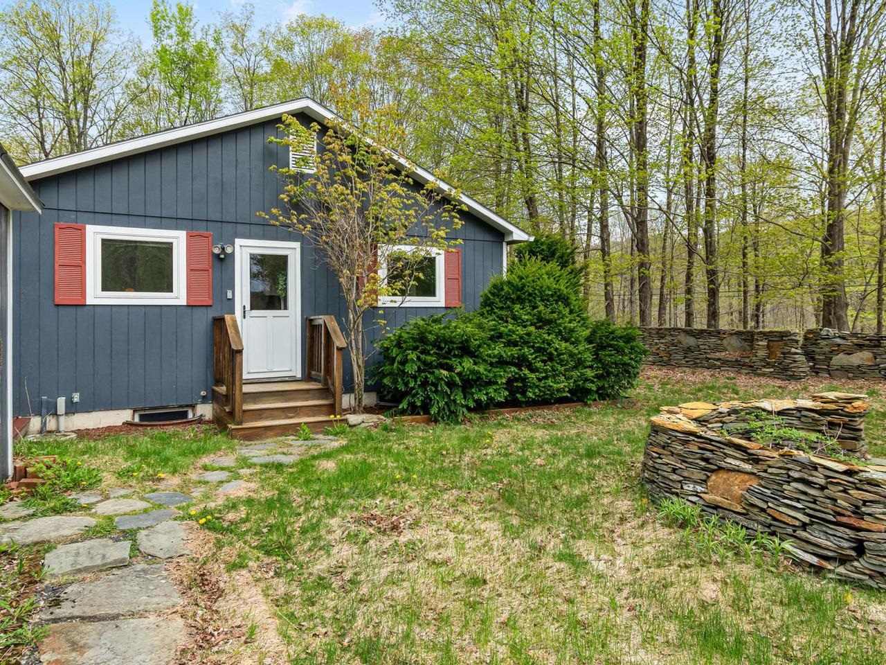 1593 North Road