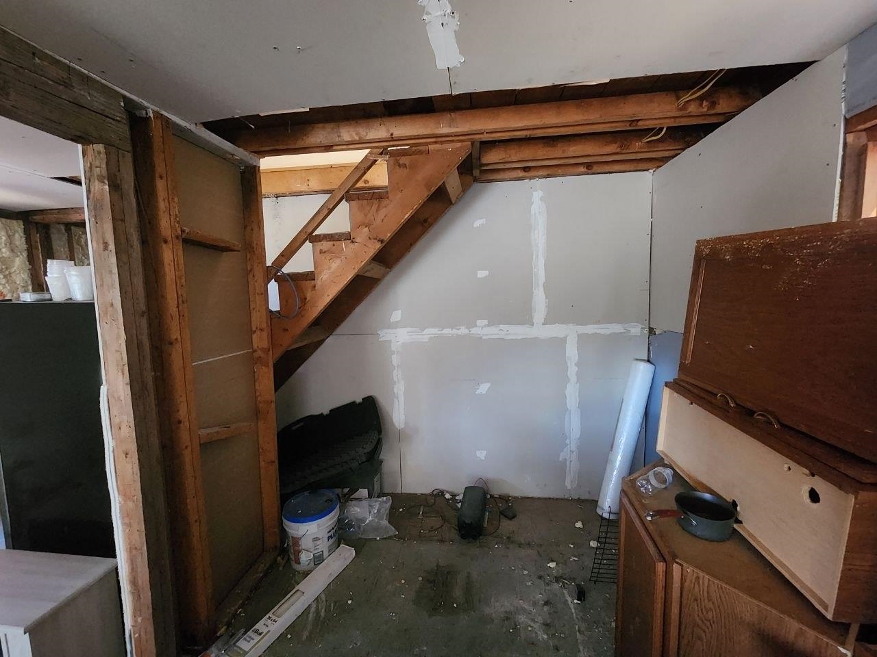 1594 White Road