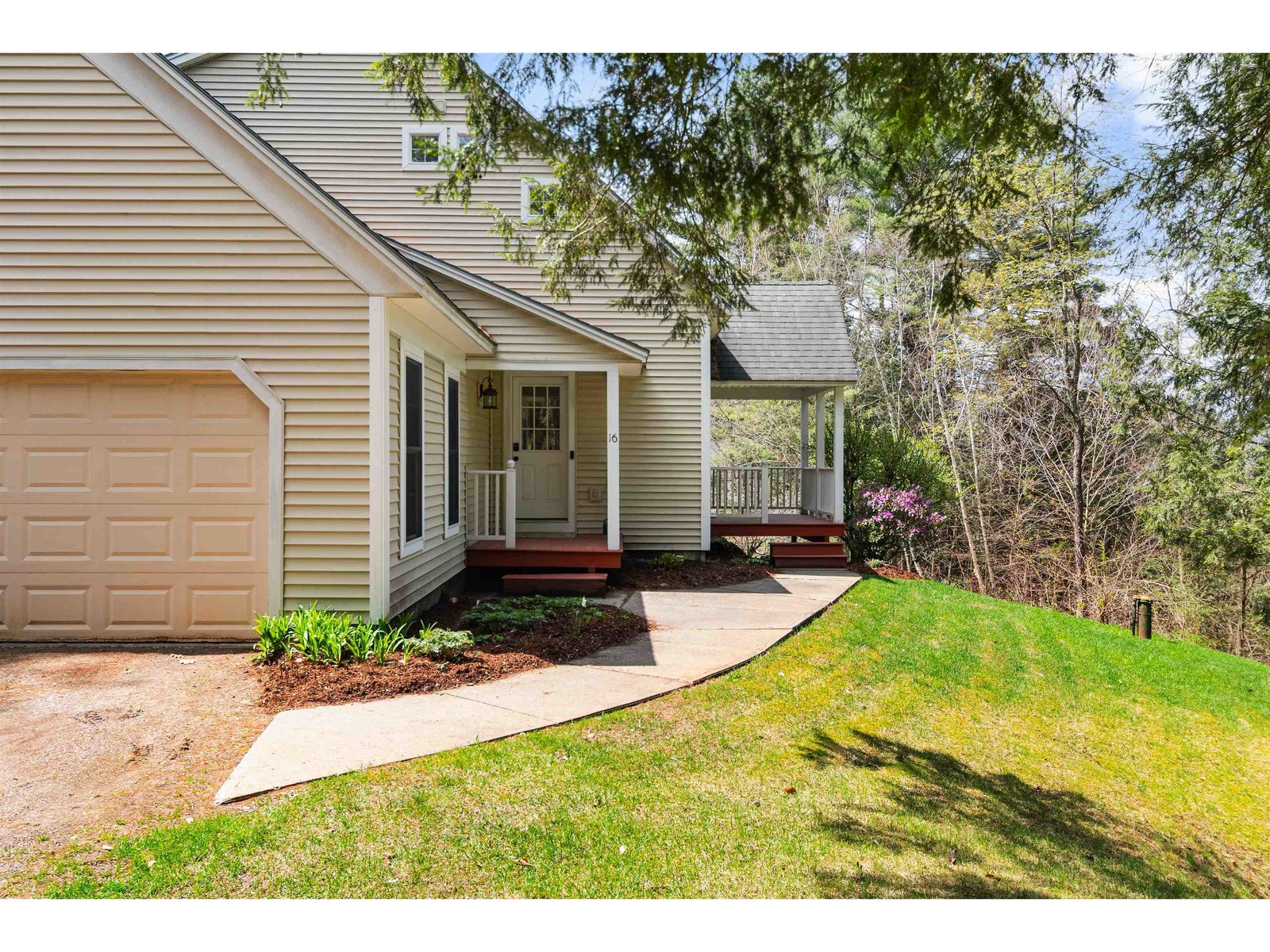 16 Bradley Bow Road