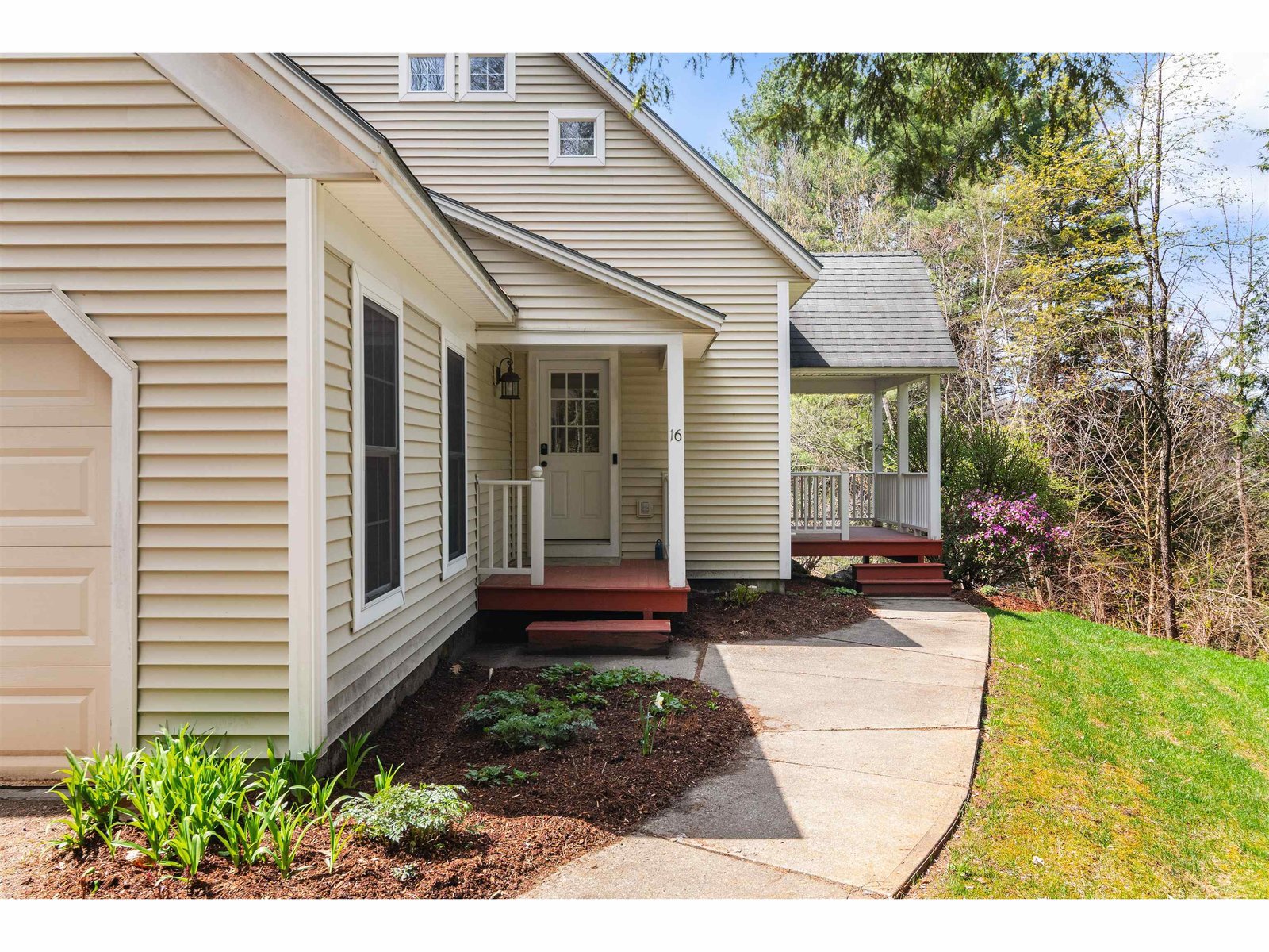 16 Bradley Bow Road