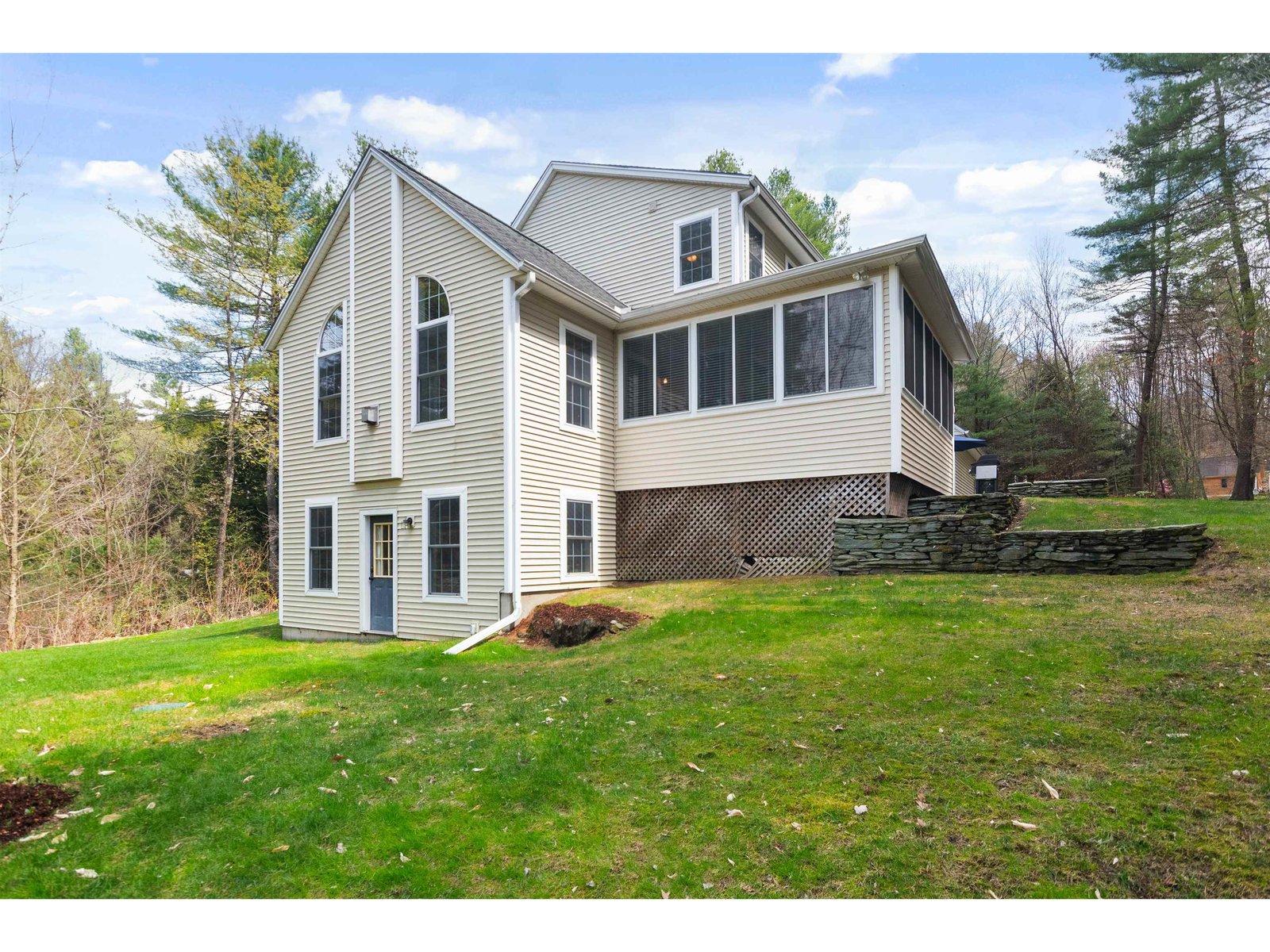 16 Bradley Bow Road