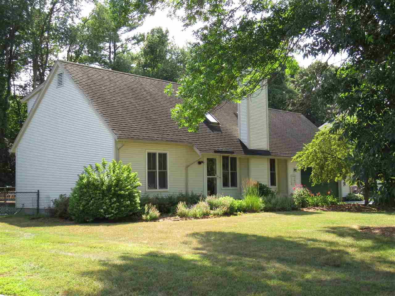 16 Field Green Drive
