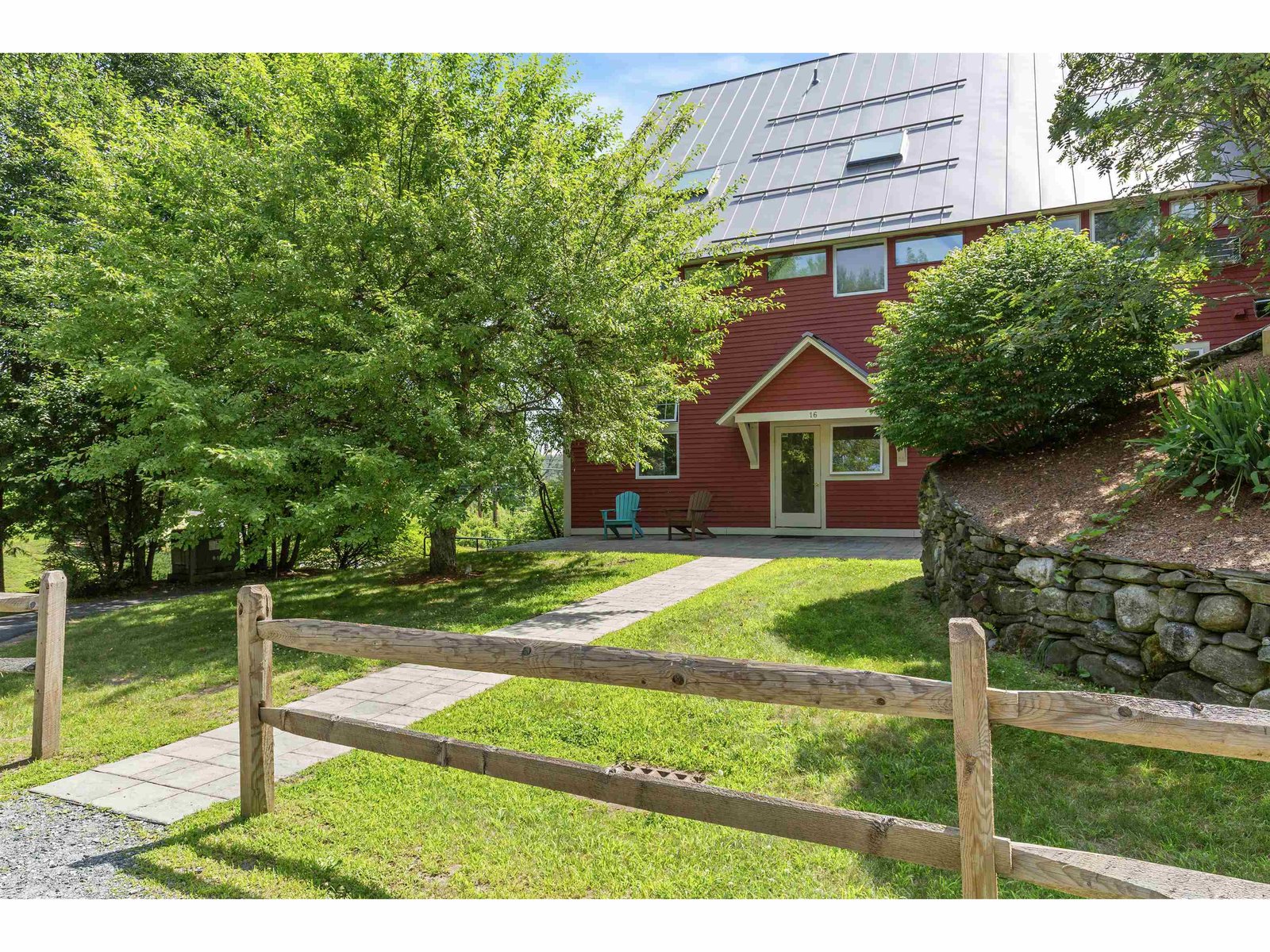 16 Hemlock Ridge Drive, Hartford