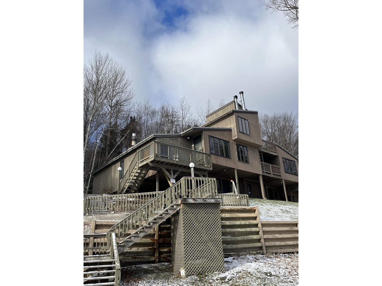 16 Hobbit Hill, Warren