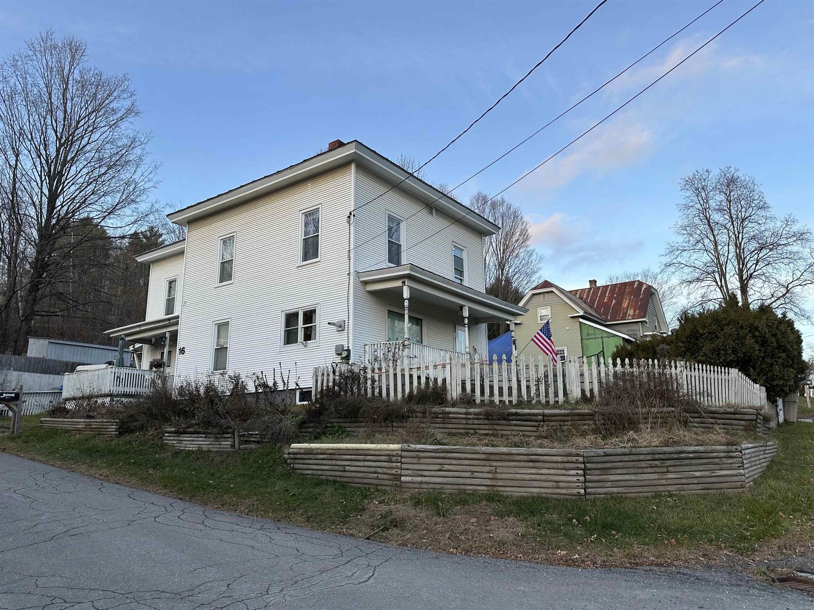 16 Howe Street