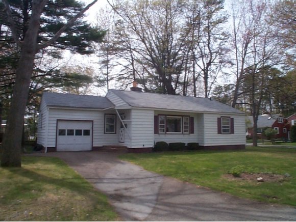 16 Iroquois Ave