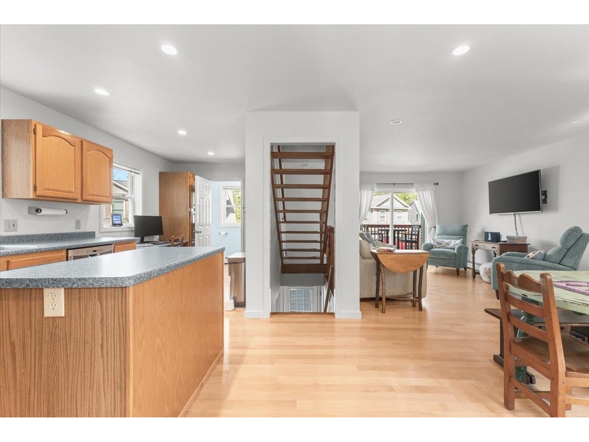 16 Joseph Lane