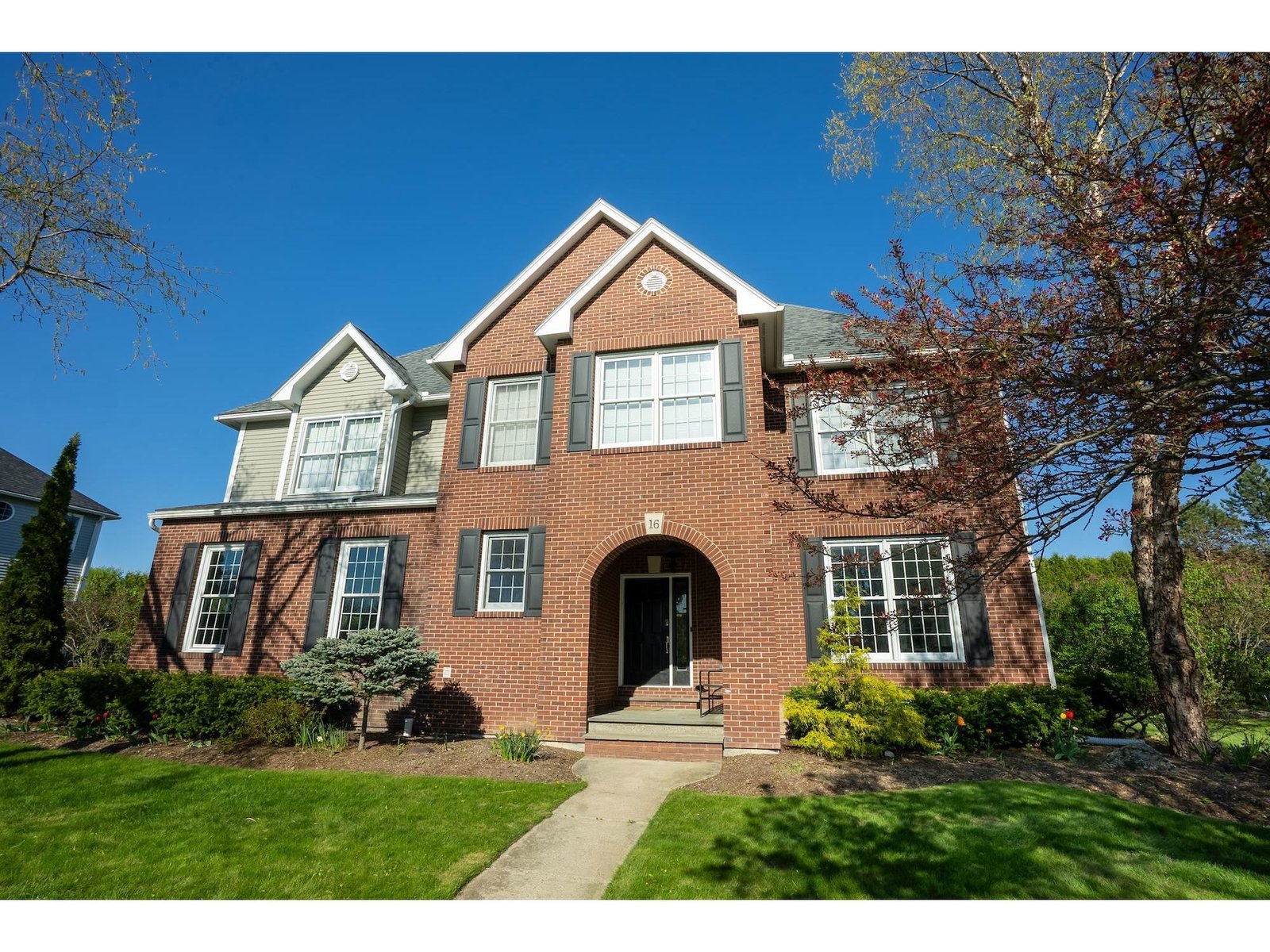 16 Pinnacle Drive