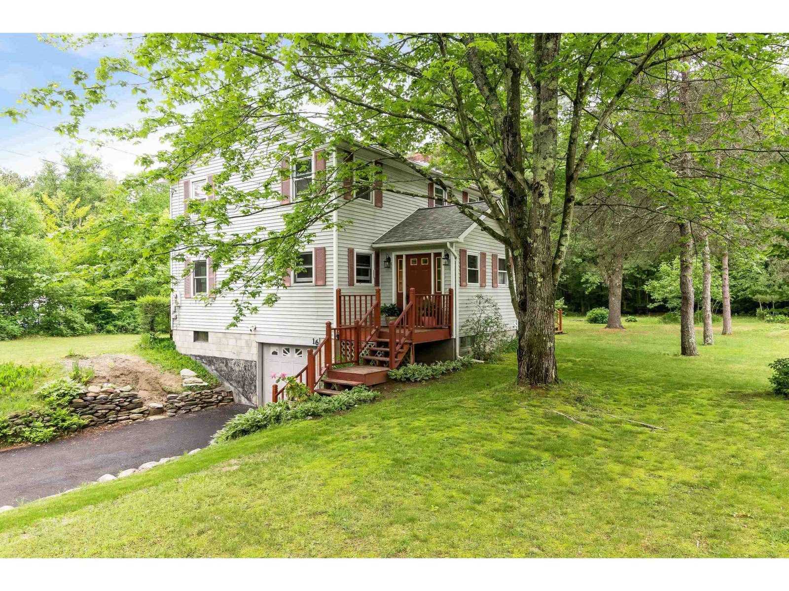 16 Sandhill Road