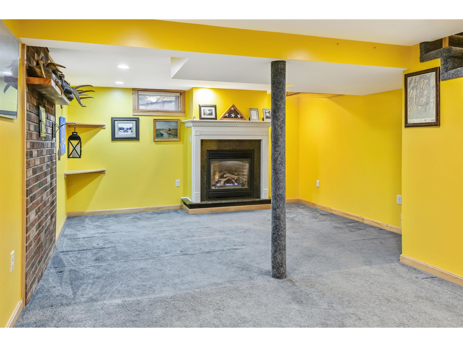 16 Seneca Avenue