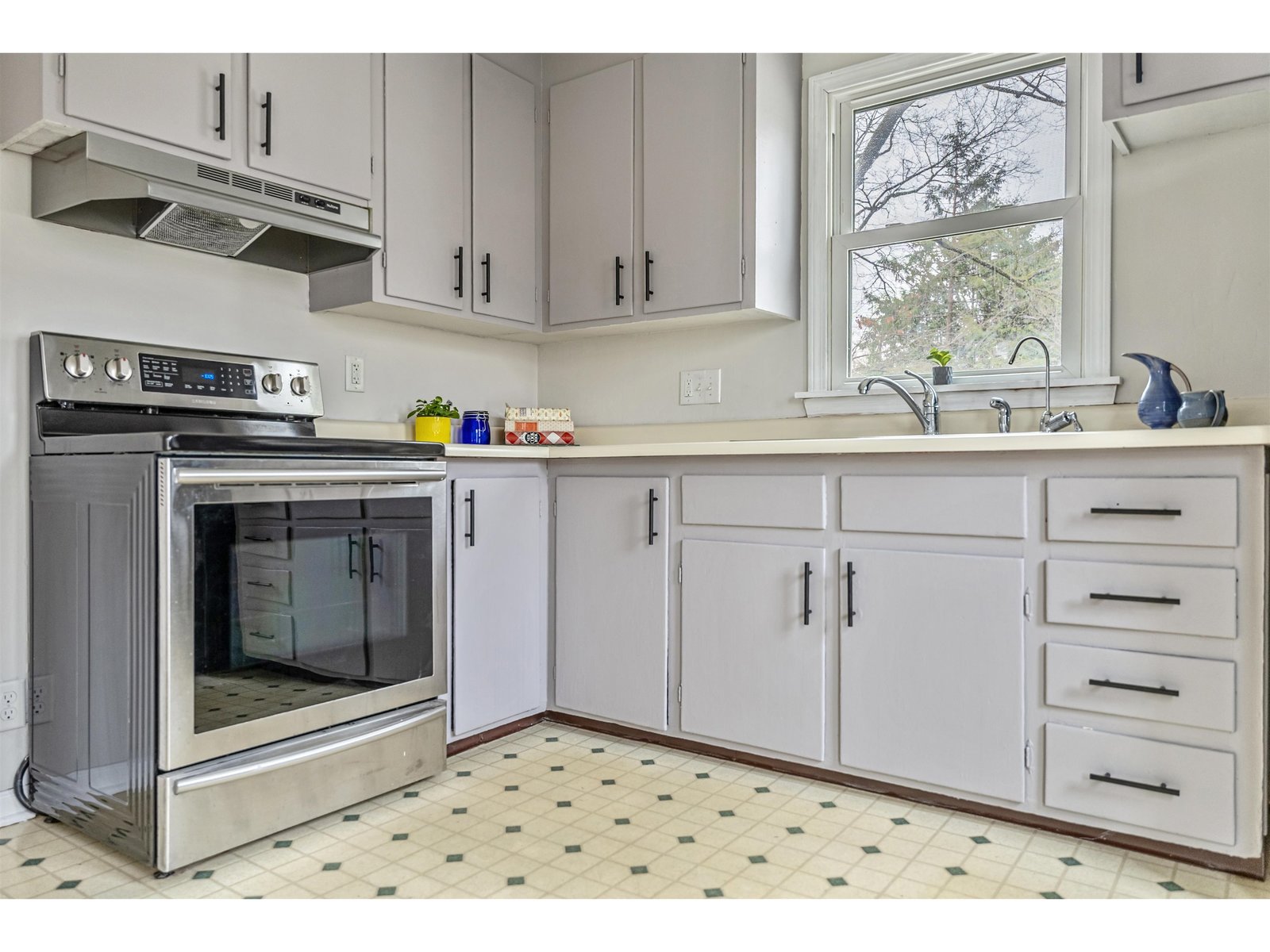 16 Seneca Avenue