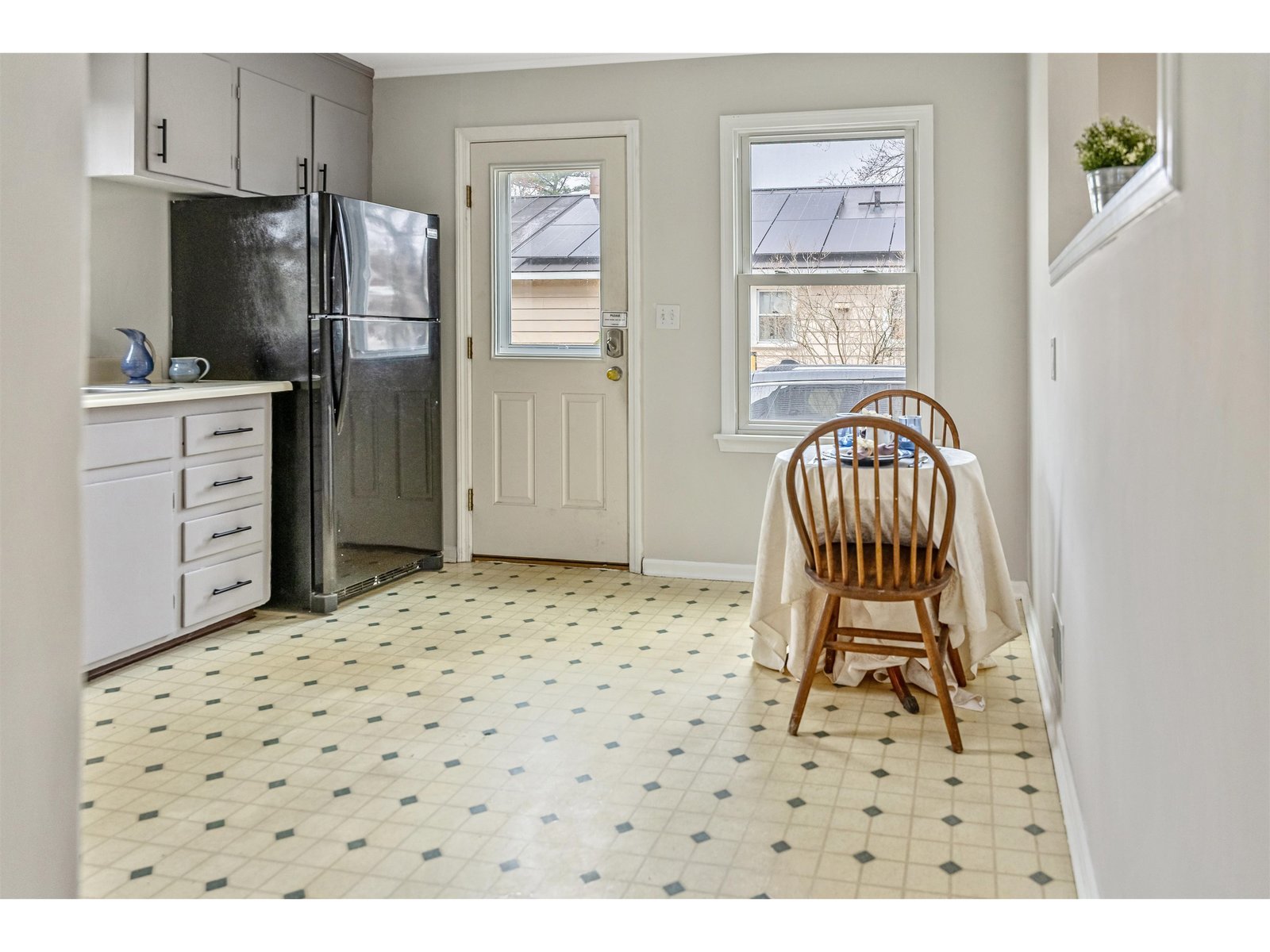 16 Seneca Avenue