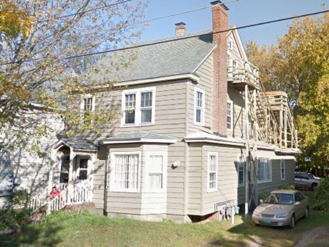 16 St Louis Street