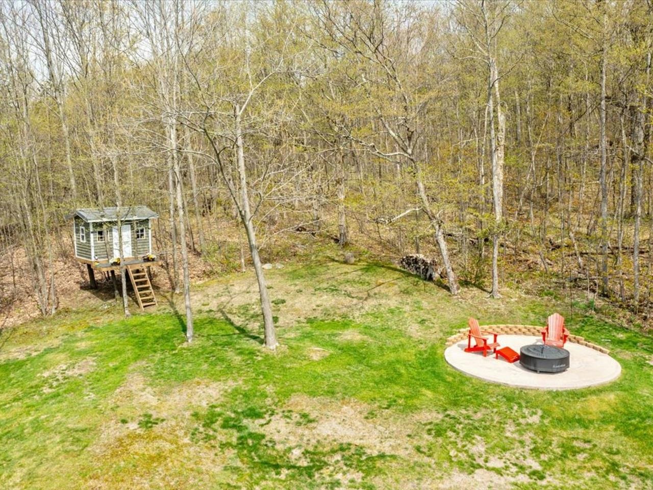 Fire Pit Area/Pool Pad