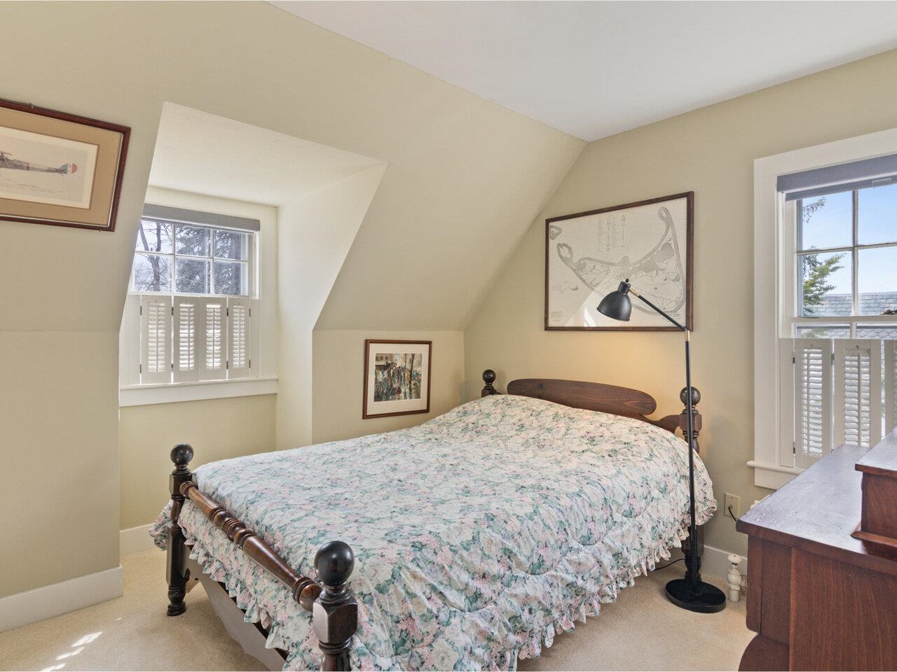 16 White Place