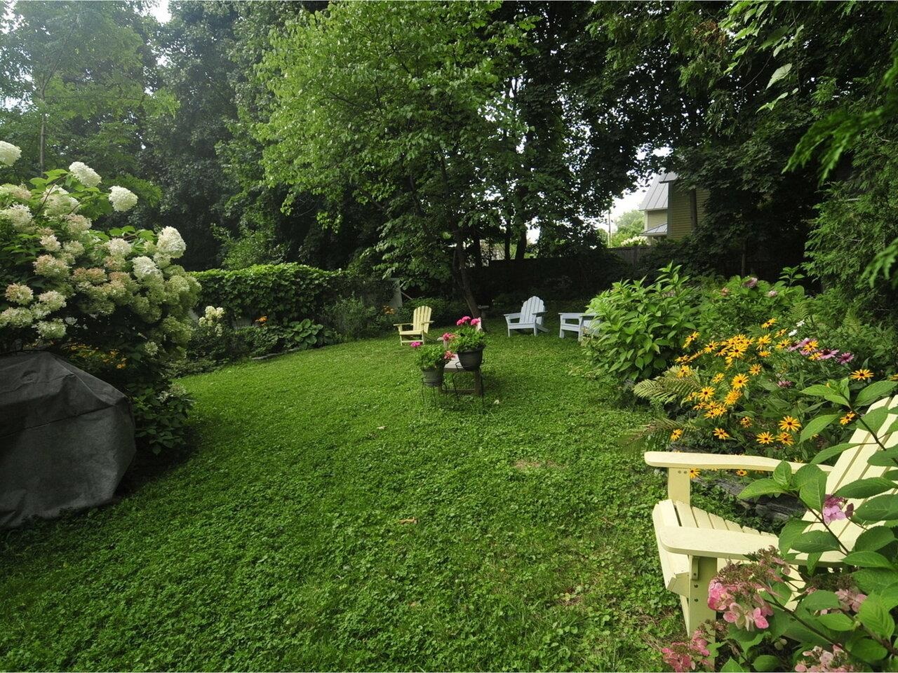 16 White Place