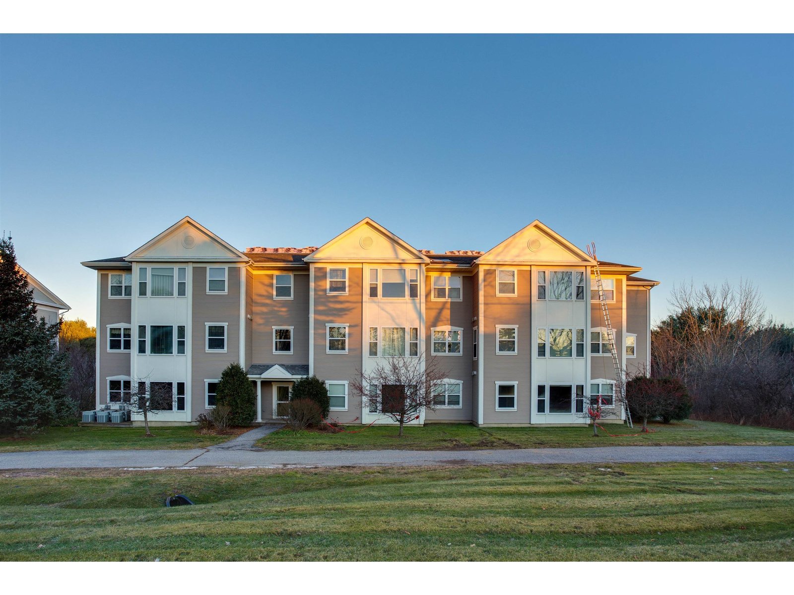 160 Wiley Road, Unit 106