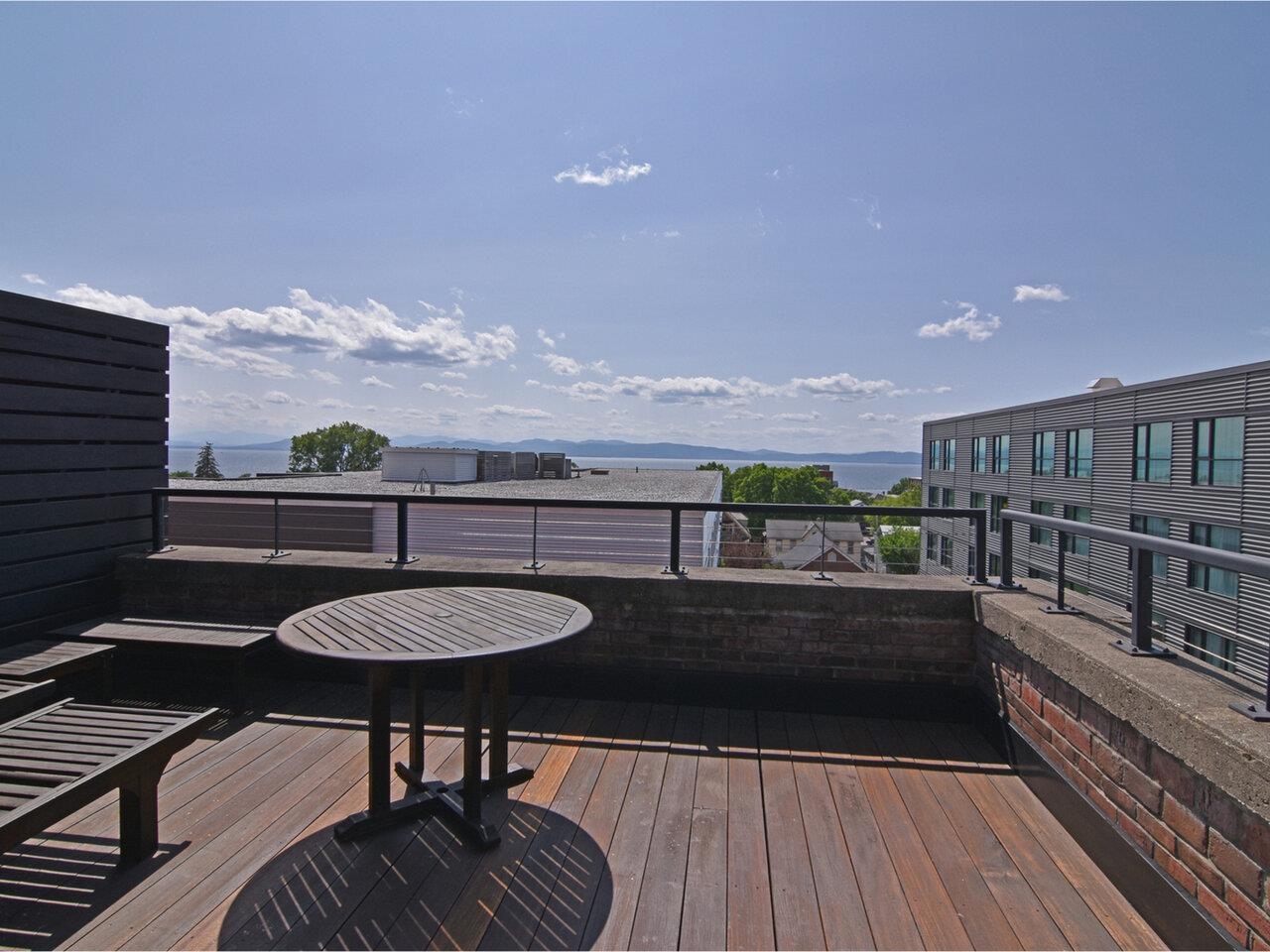 Access to rooftop lounge/deck