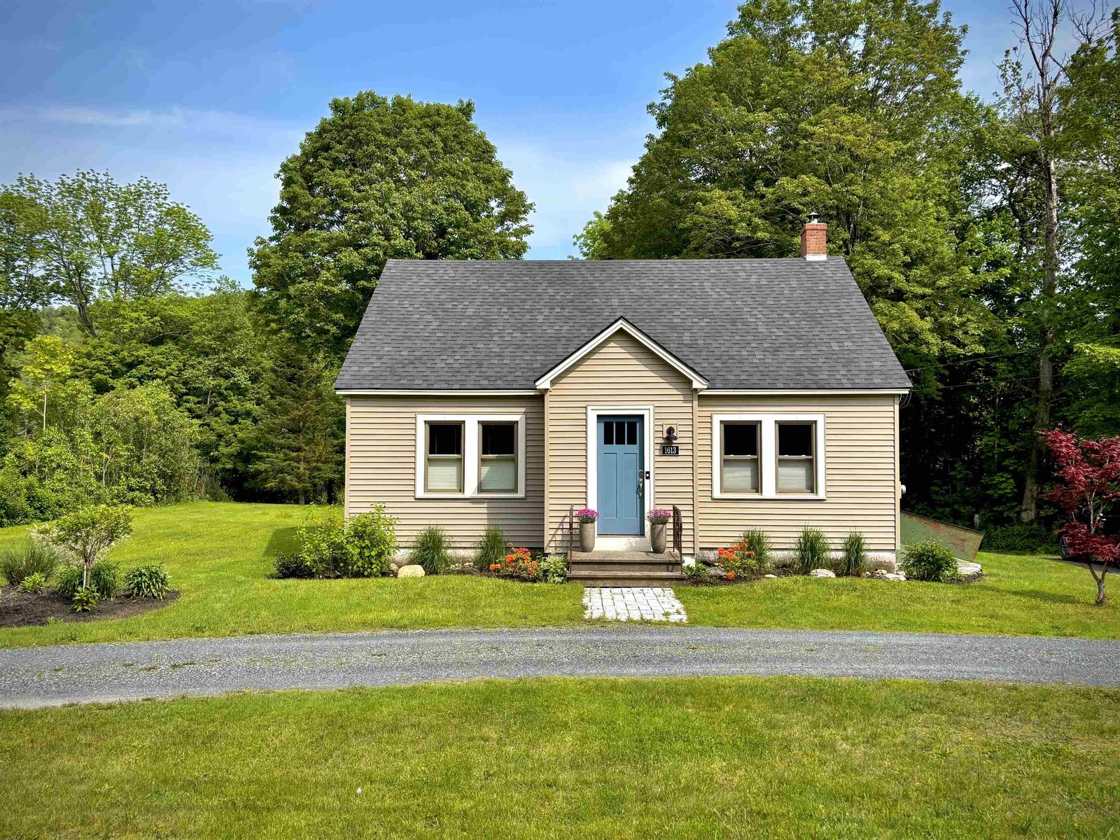 1613 West Woodstock Road, Woodstock