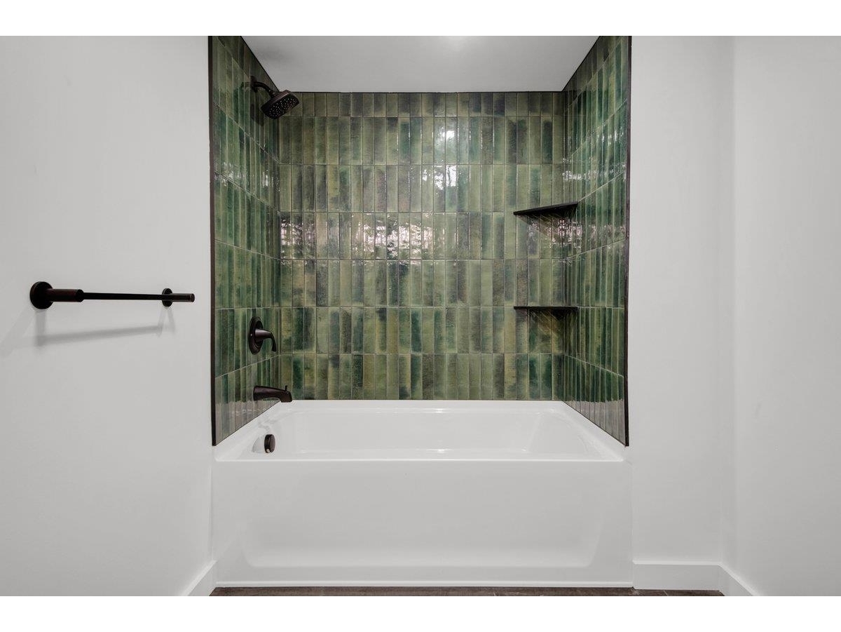Basement en-suite