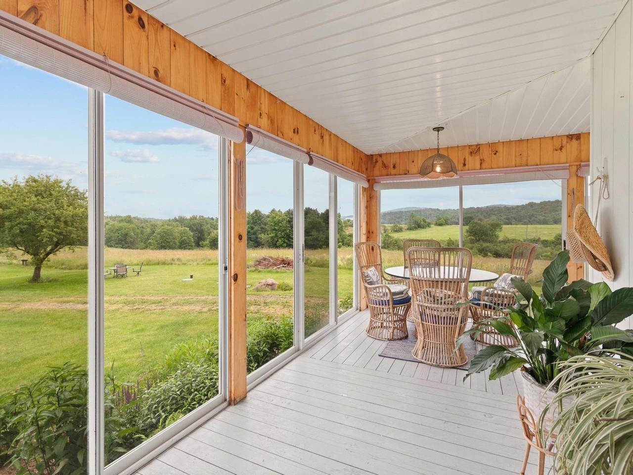 Dining with peaceful views!