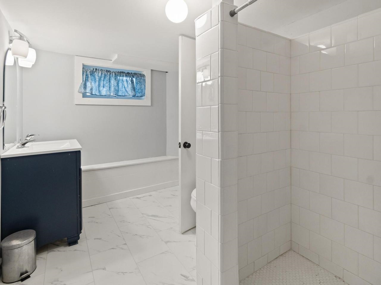 3/4 bathroom in apartment