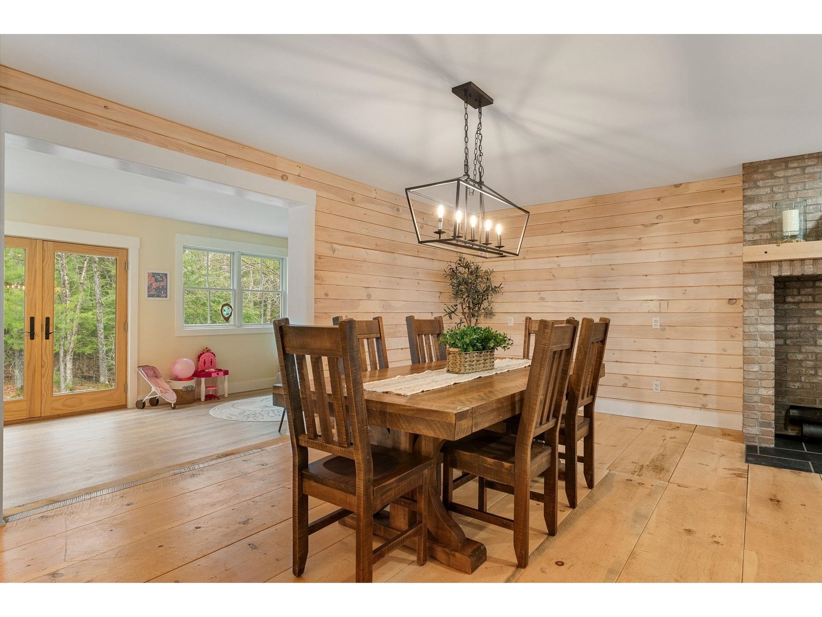163 E Countryside Road
