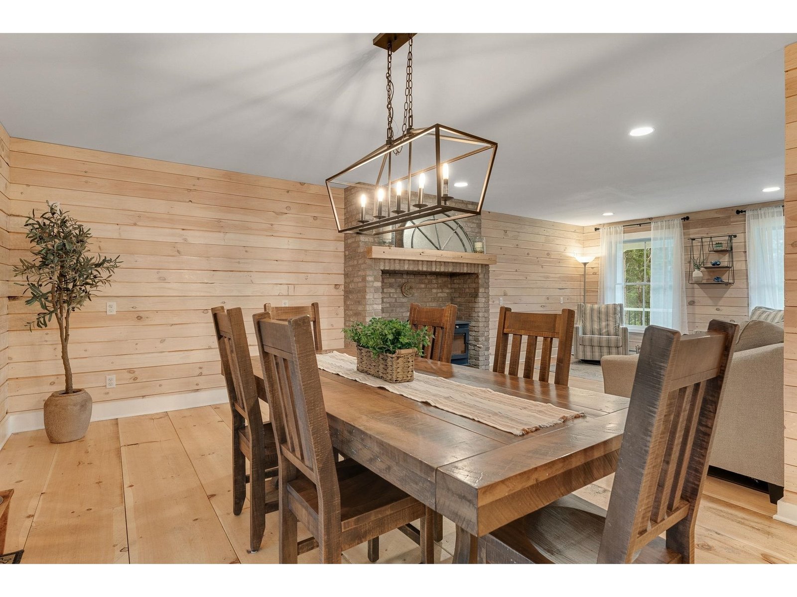 163 E Countryside Road