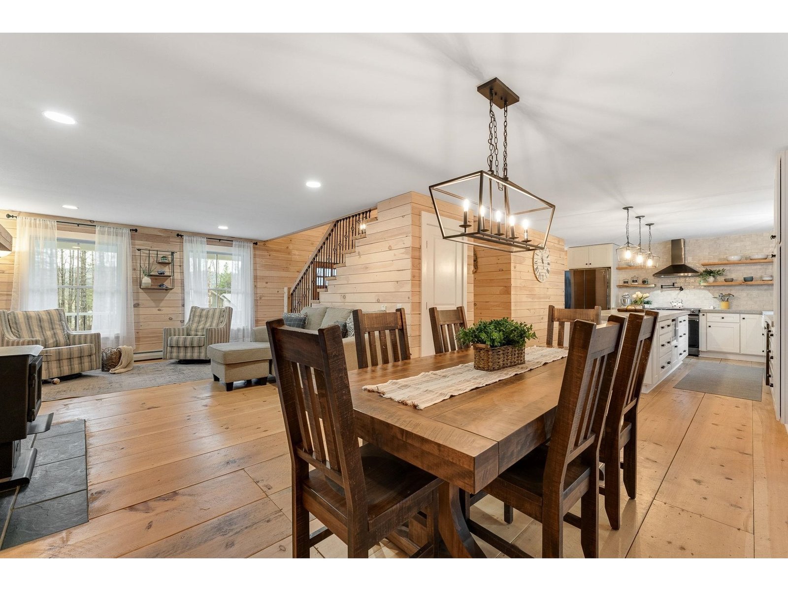 163 E Countryside Road
