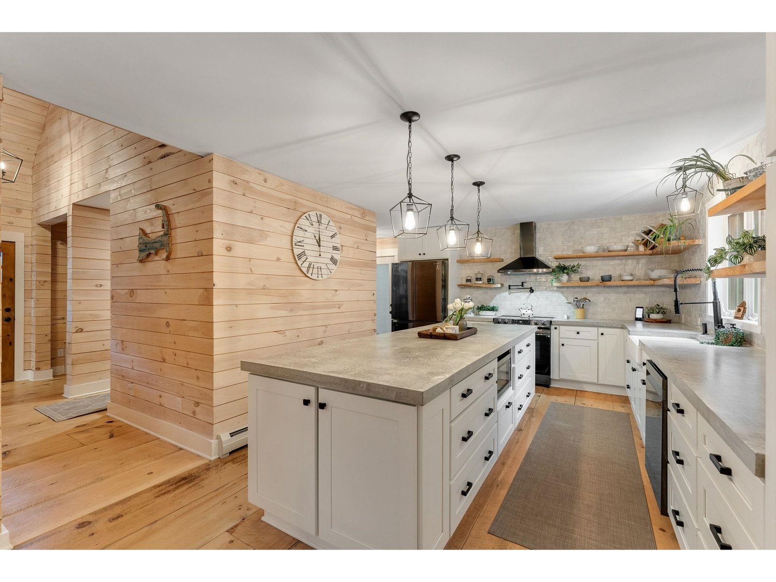 163 E Countryside Road