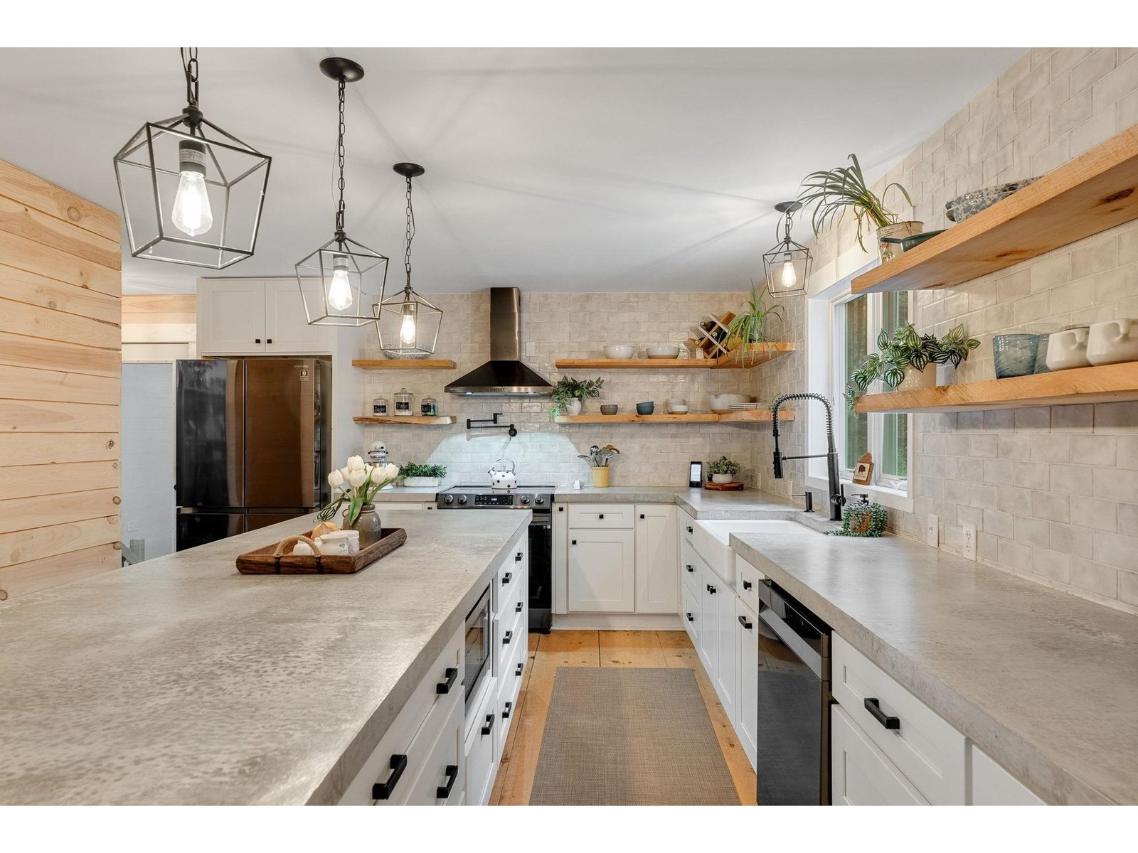 163 E Countryside Road