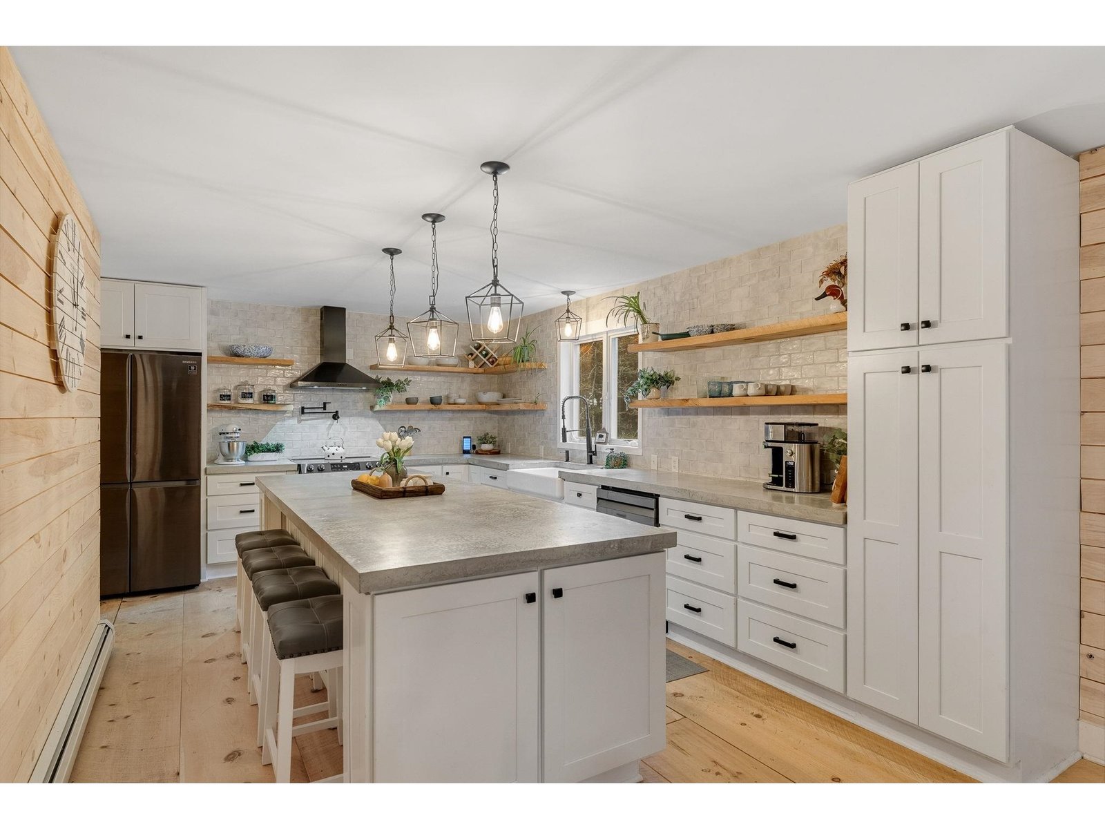163 E Countryside Road