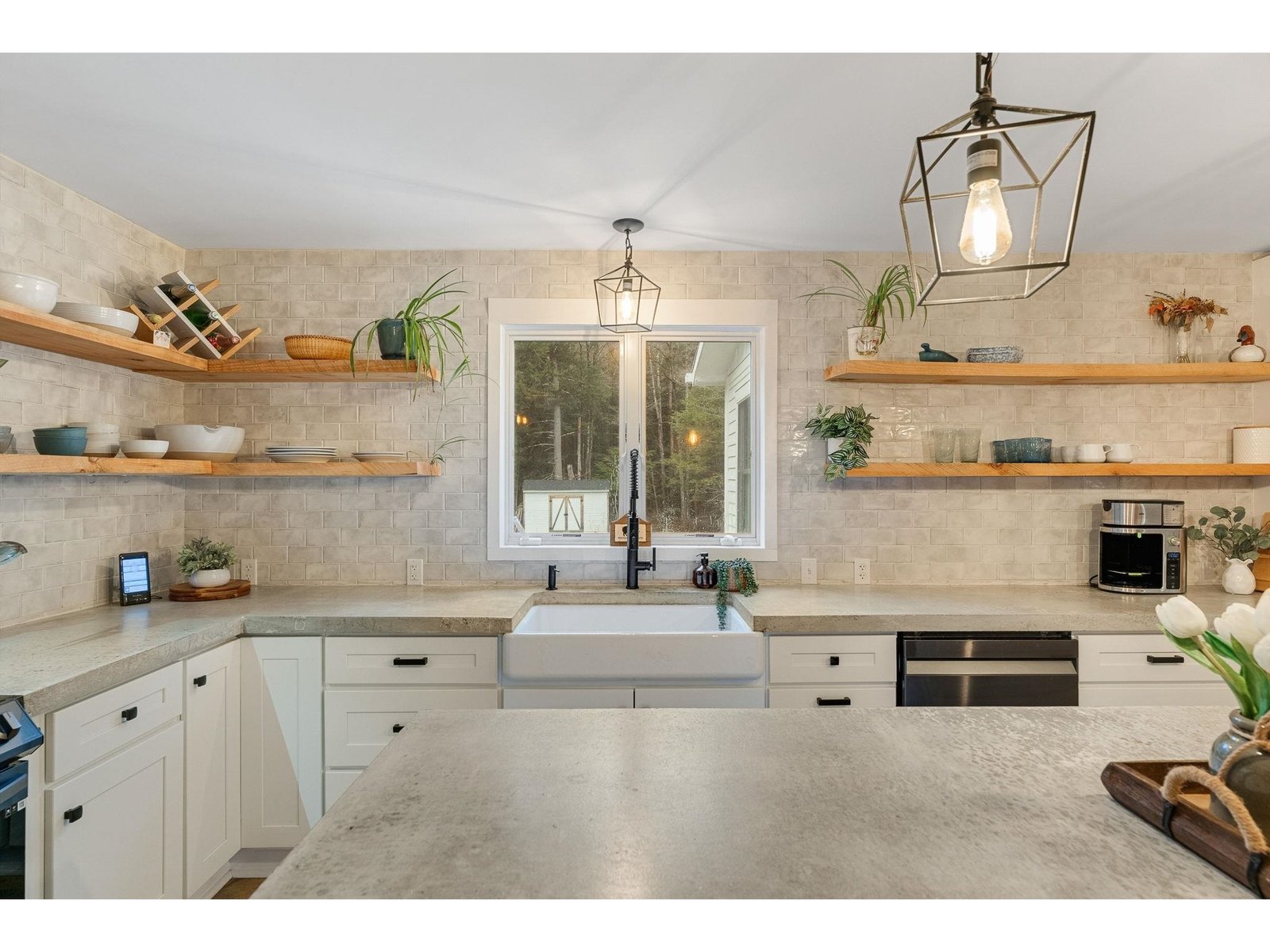 163 E Countryside Road
